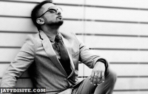 Rapper Honey Singh dashing pose
