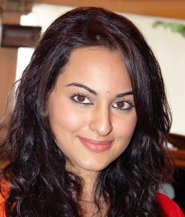 640px x 751px - Cute Sonakshi Sinha - JattDiSite.com