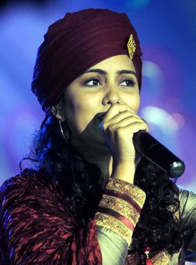 playback-singer-harshdeep-kaur-3